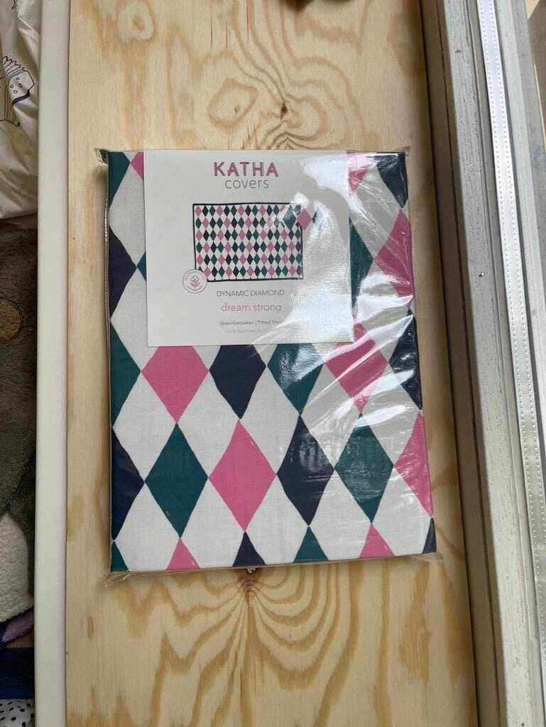 Spannlaken Dynamic Diamonds Pink 70x140 cm - KATHA covers
