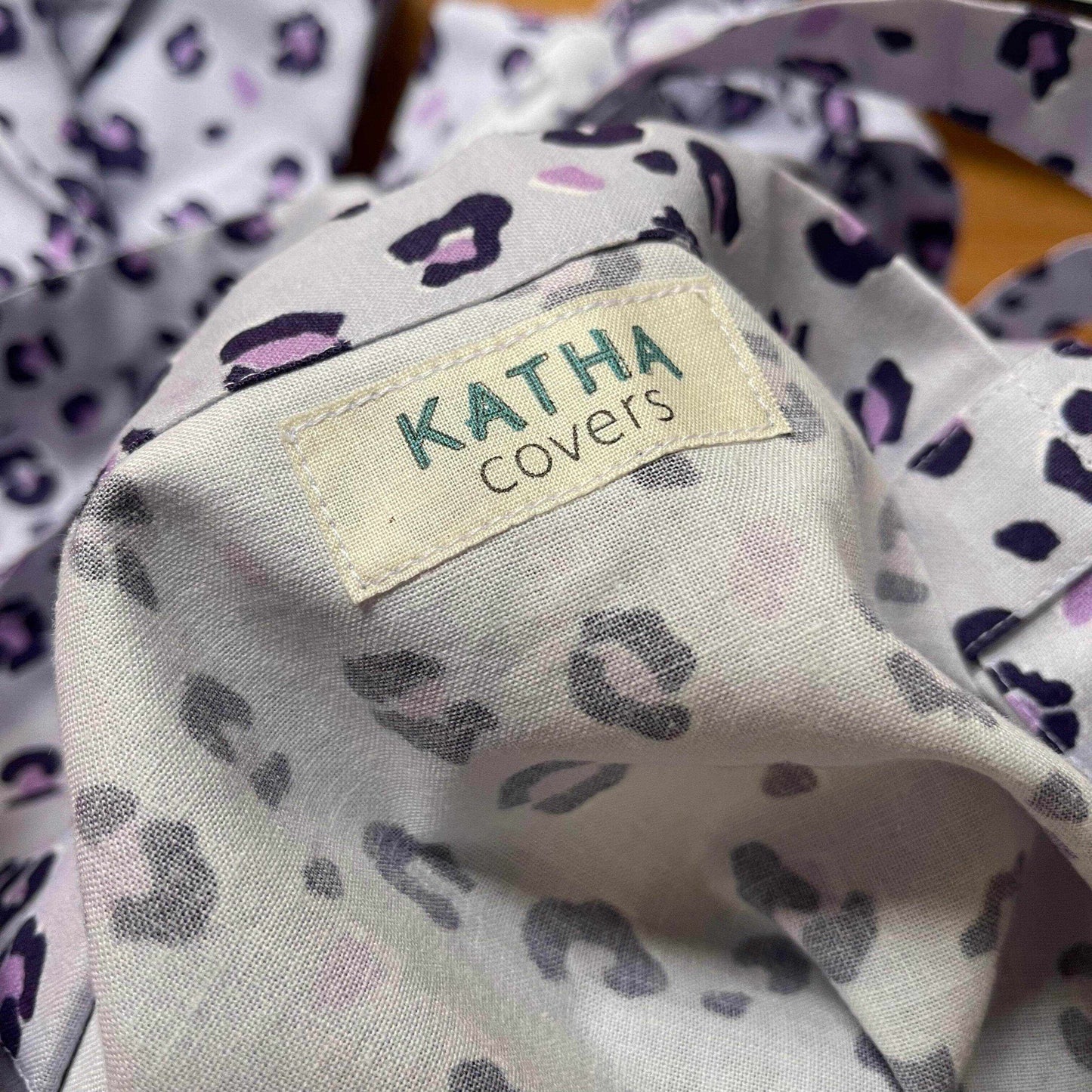 Bio-Baumwollstoff Leoparden Print Lila - KATHA covers